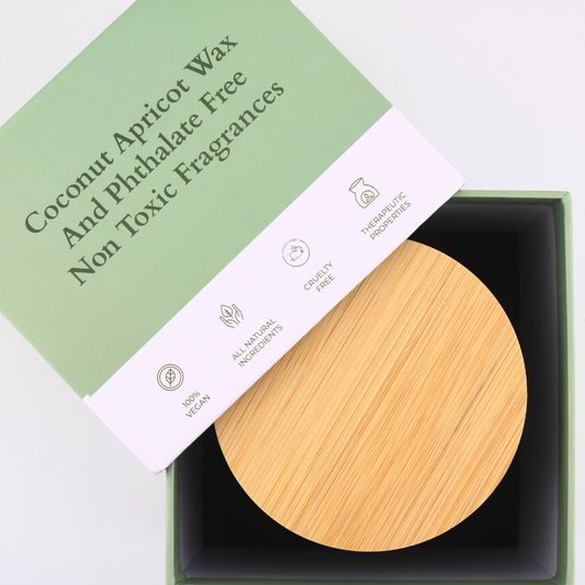 eco-friendly coconut-apricot wax candle from iluxir